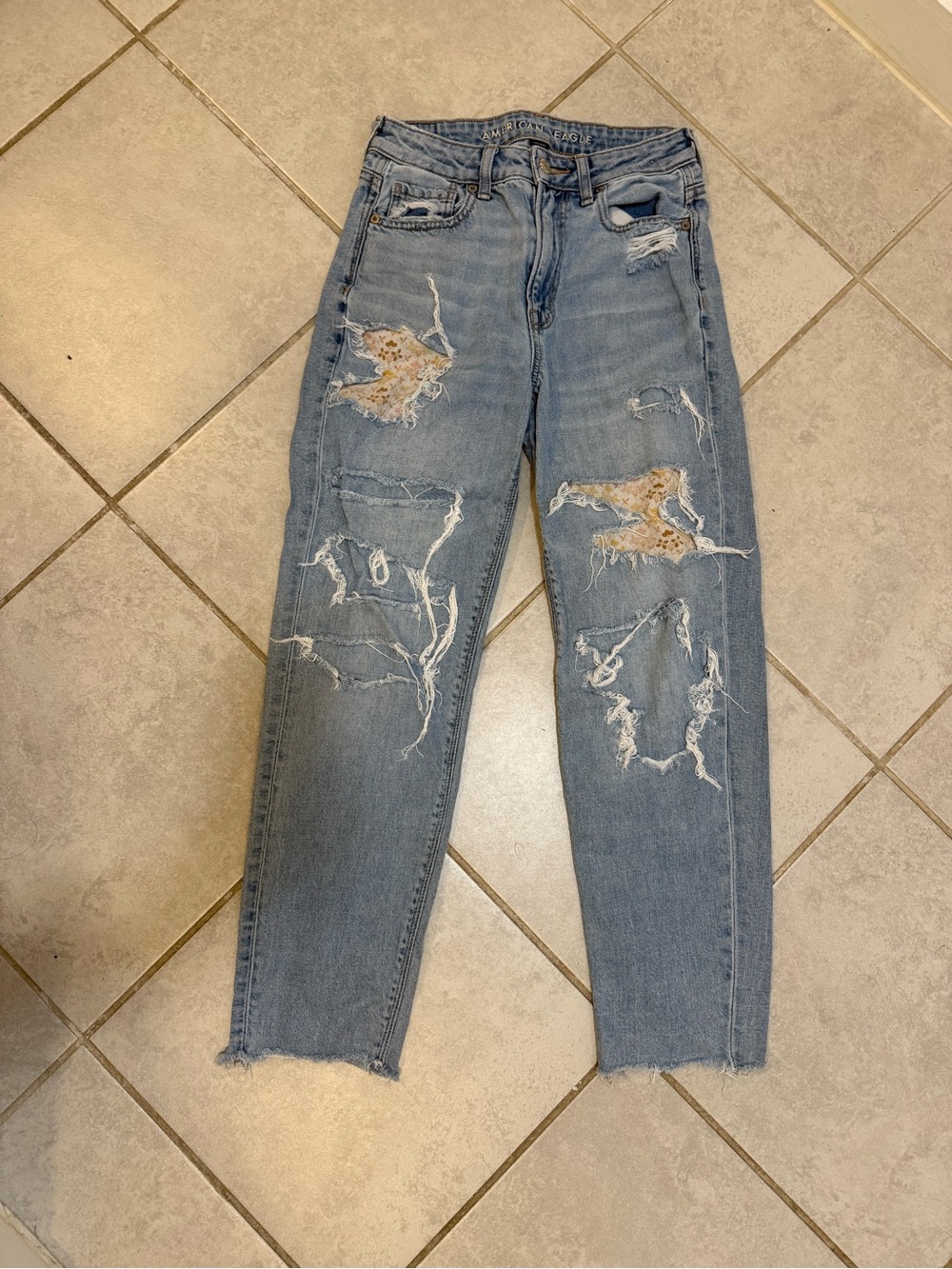 American Eagle Outfitters Light Blue Distressed Mom Jeans w/patchwork 0 Short